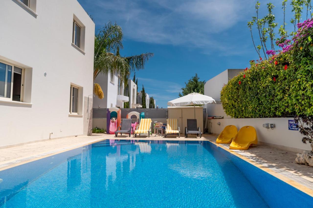 Palm Villa Ekaterina 4 Bdrm Paralímni Eksteriør bilde