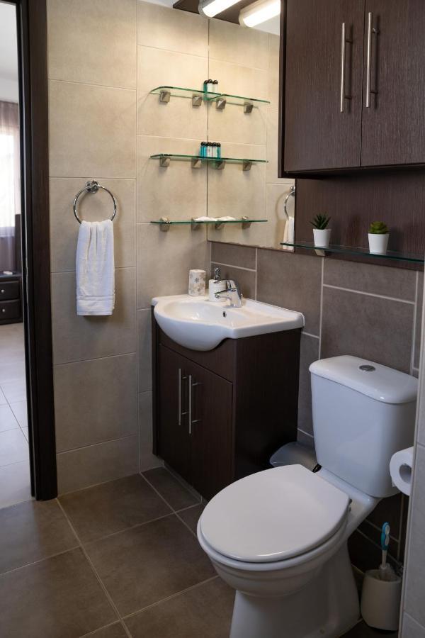 Palm Villa Ekaterina 4 Bdrm Paralímni Eksteriør bilde