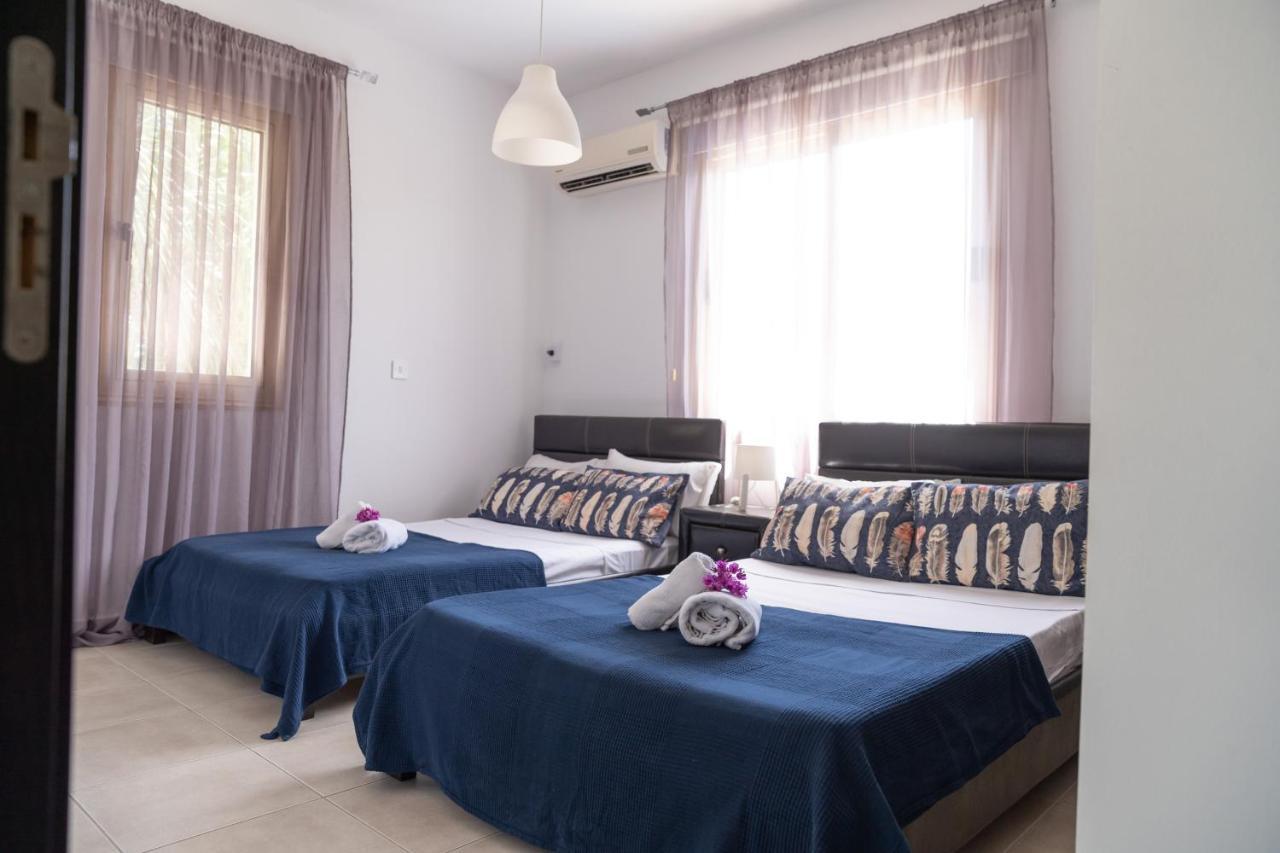 Palm Villa Ekaterina 4 Bdrm Paralímni Eksteriør bilde