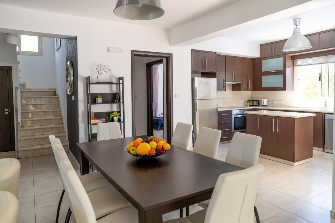 Palm Villa Ekaterina 4 Bdrm Paralímni Eksteriør bilde